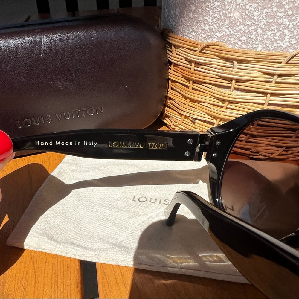 Louis Vuitton Sunglasses - Picture 5 of 6